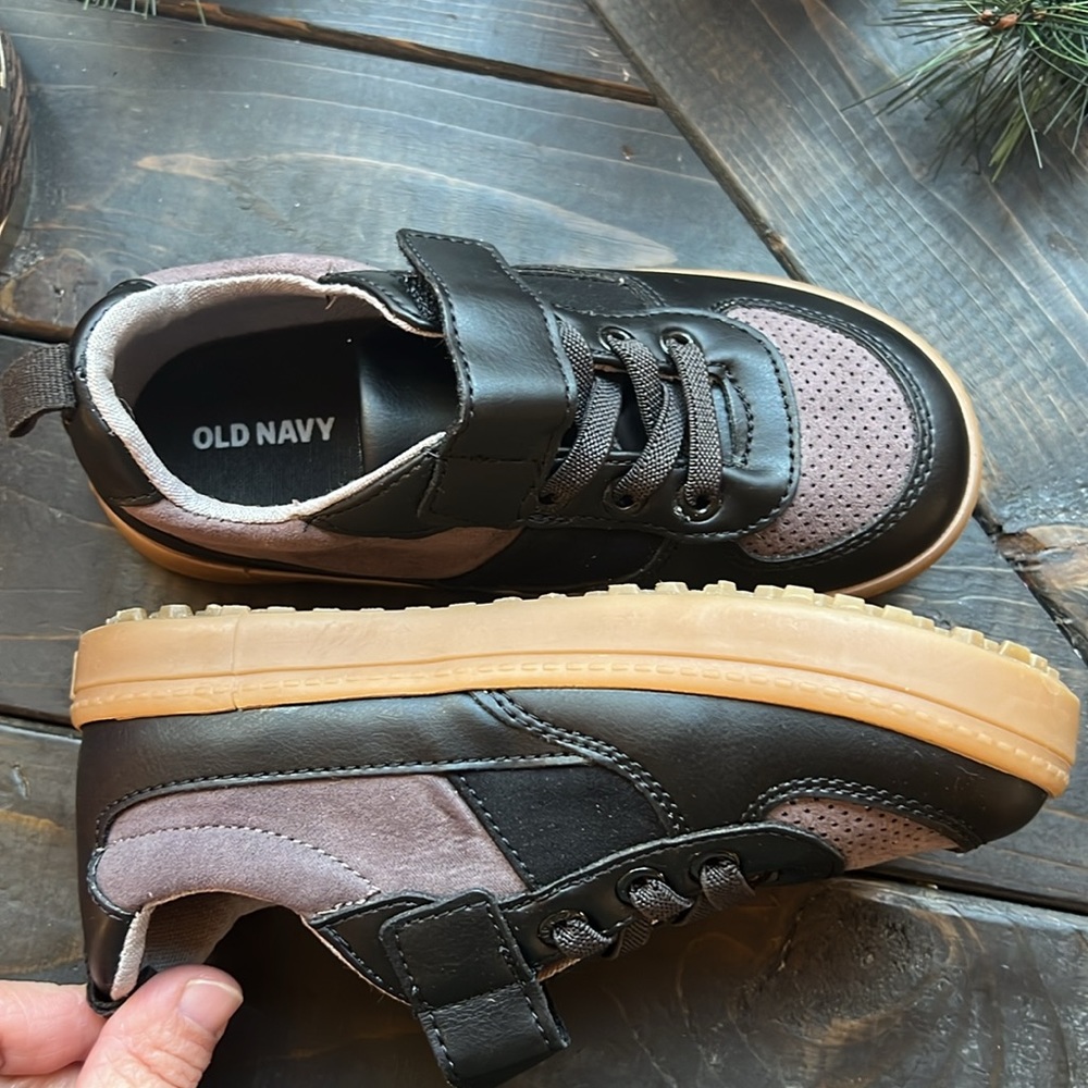 NWOT Old Navy Sneakers - Picture 3 of 7
